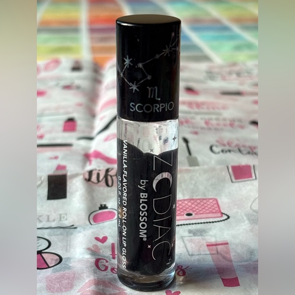 ♏️ SCORPIO VANILLA LIP GLOSS ♏️ NWT ♏️ - Picture 1 of 16